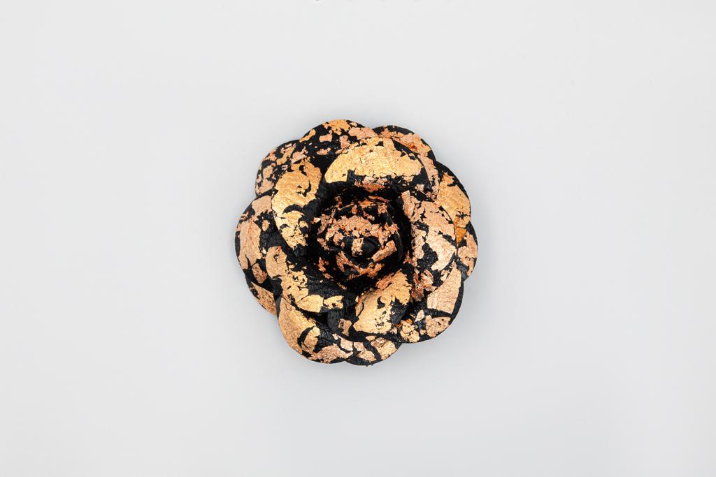 The Camelia: Gold Flaked Black Rose Shoe Clip