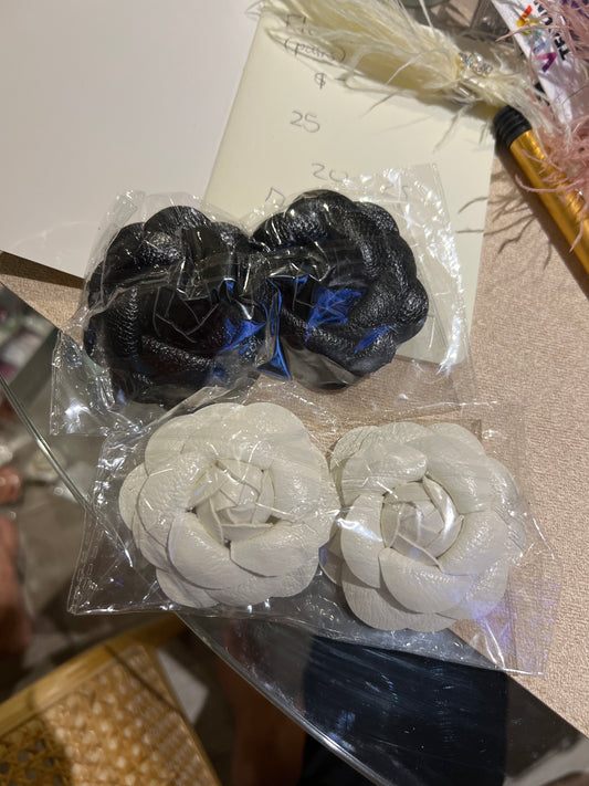 Fashion week:  flower shoe clip pairs (2x)