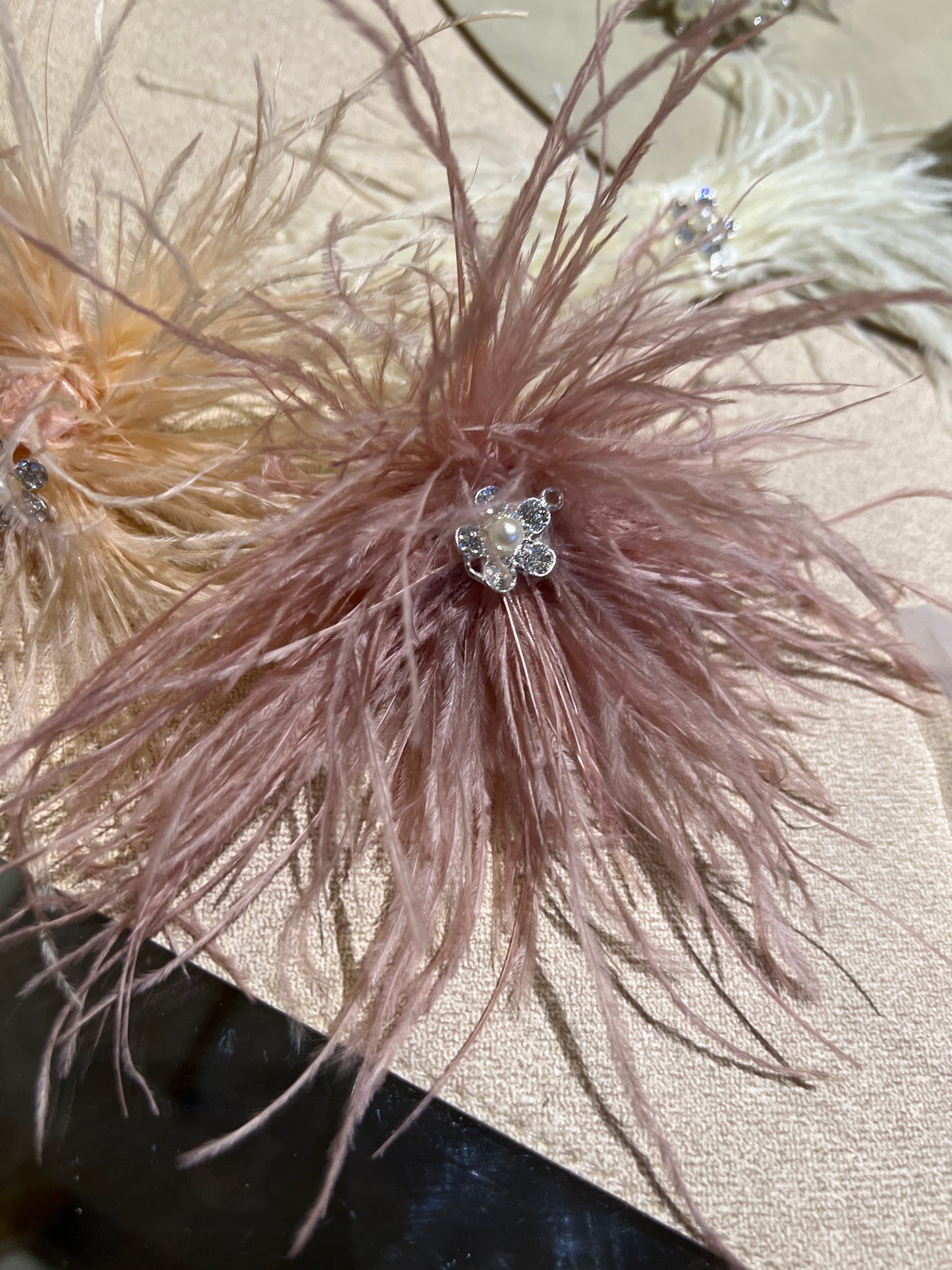 Fashion Week: Plum feather shoe clips (1x) - older style