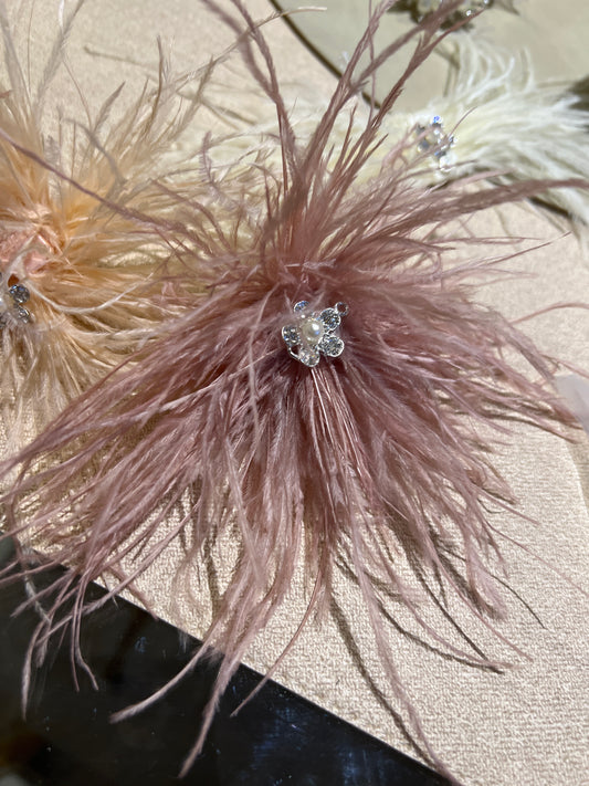 Fashion Week: Plum feather shoe clips (1x) - older style