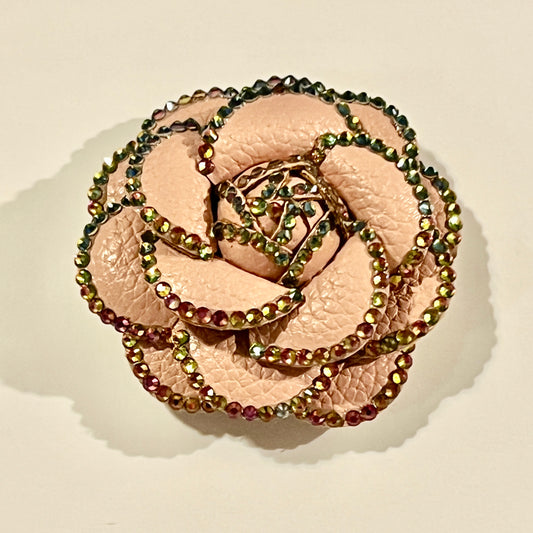 The Camélia crystal shoe clips (rose)