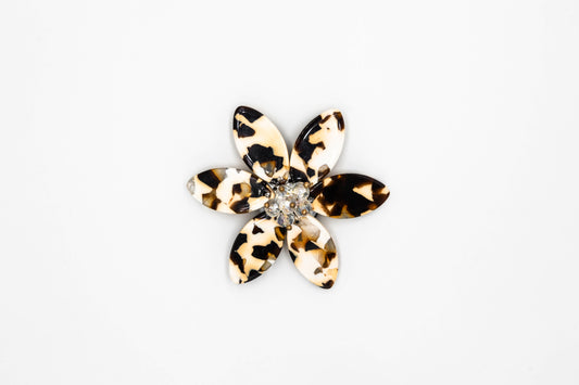 Wild Elegance: Safari Chic Shoe Clip